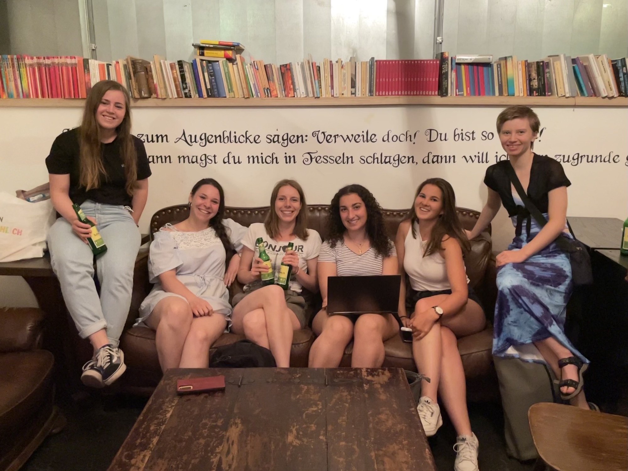 Fachgruppentreffen mal anders: Sitzung im Café Faust bei gemütlicher Atmosphäre (2022).